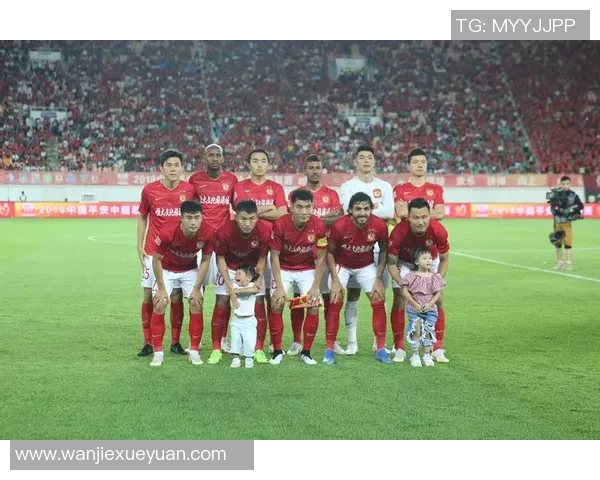 恒大与上港激战正酣精彩瞬间回顾及比赛照片分享