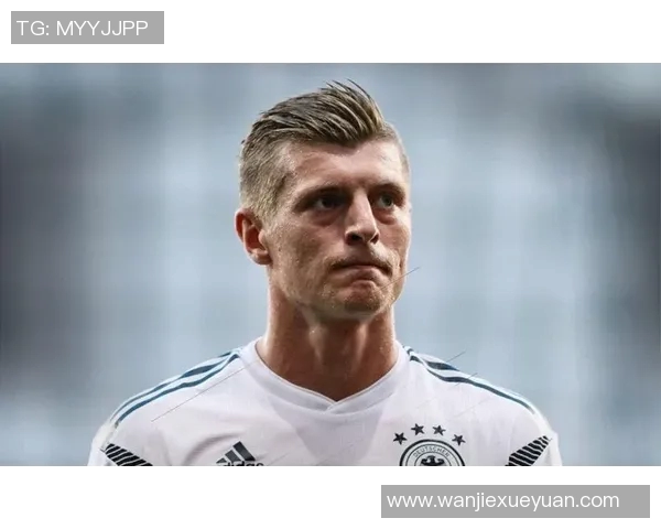 克罗斯：从足球场上的中场大师到全球球迷心中的传奇偶像