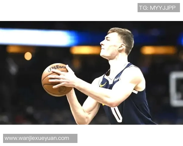 纽约尼克斯与掘金激战正酣球迷期待精彩对决与惊喜表现